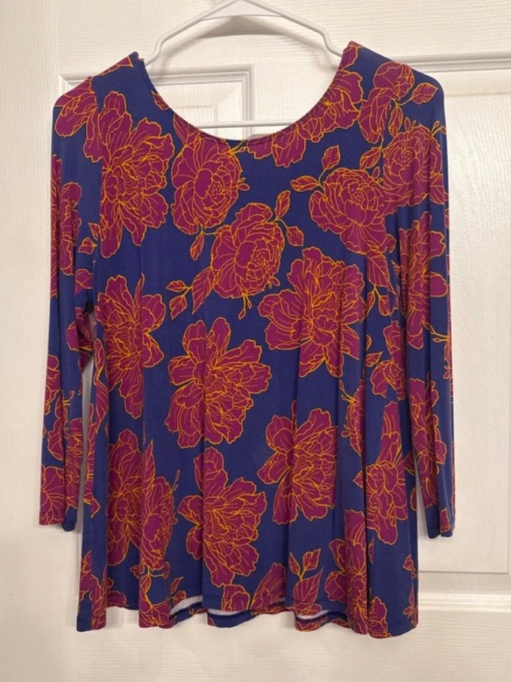 Fighting Eel deep V back 3/4 length sleeve top